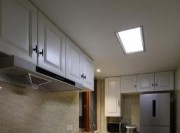 黑白時尚美式風(fēng)格80平米一居室廚房櫥柜裝修效果圖