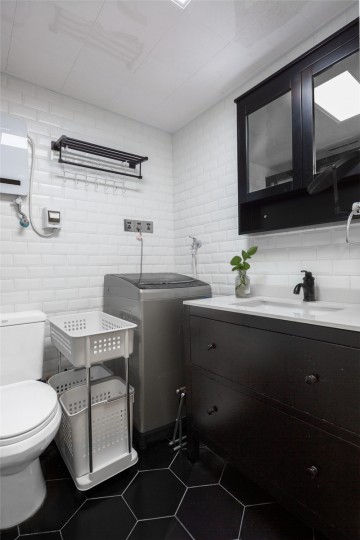 簡單舒適的北歐風格90平米復(fù)式衛(wèi)生間裝修效果圖