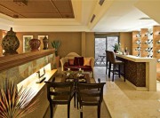 實木和諧的東南亞風格復(fù)式餐廳裝修效果圖