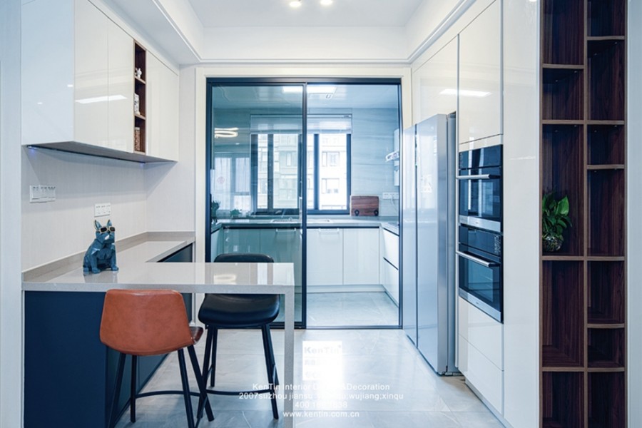 龍湖獅山原著現(xiàn)代簡約復(fù)式廚房裝修實(shí)景案例