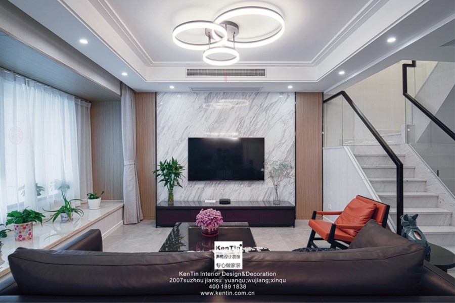 龍湖獅山原著現(xiàn)代簡約復(fù)式客廳裝修實(shí)景案例