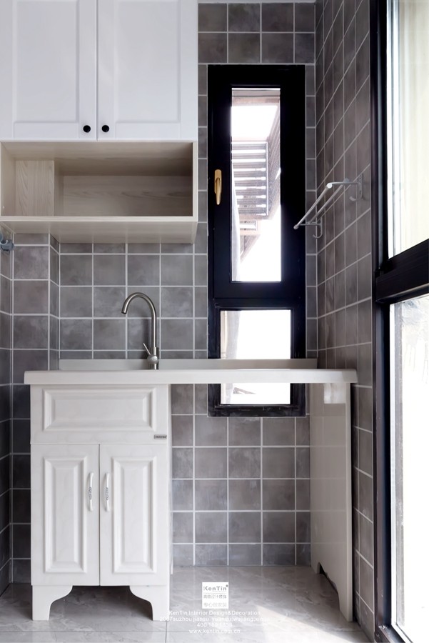 中交璟庭現(xiàn)代簡(jiǎn)約三居室陽(yáng)臺(tái)裝修實(shí)景案例