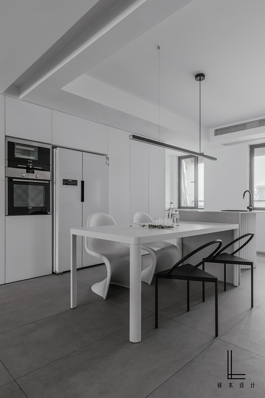 現(xiàn)代簡約風(fēng)格三居室餐廳裝修效果圖