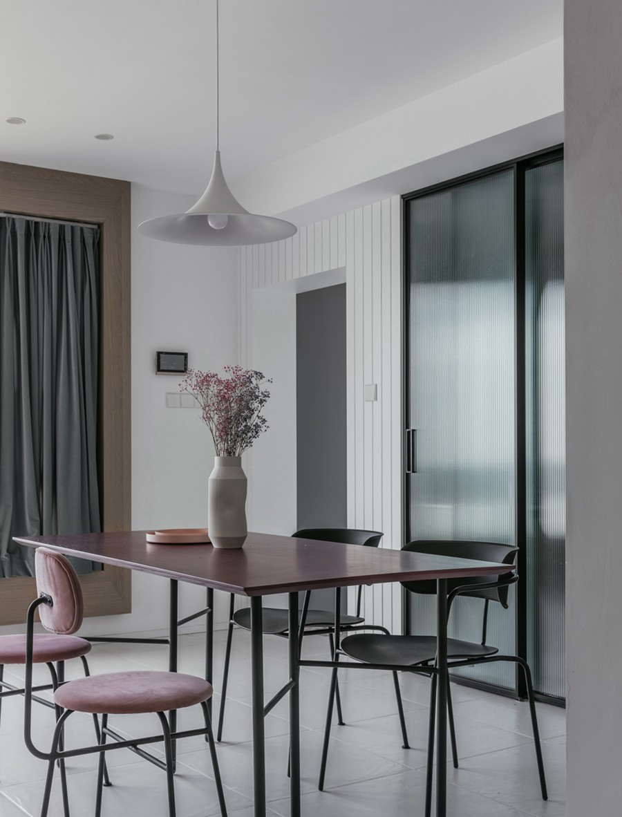 現(xiàn)代簡約風格三居室餐廳裝修效果圖