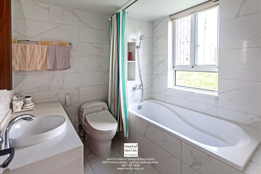 新加花園現(xiàn)代風格別墅衛(wèi)生間裝修實景案例