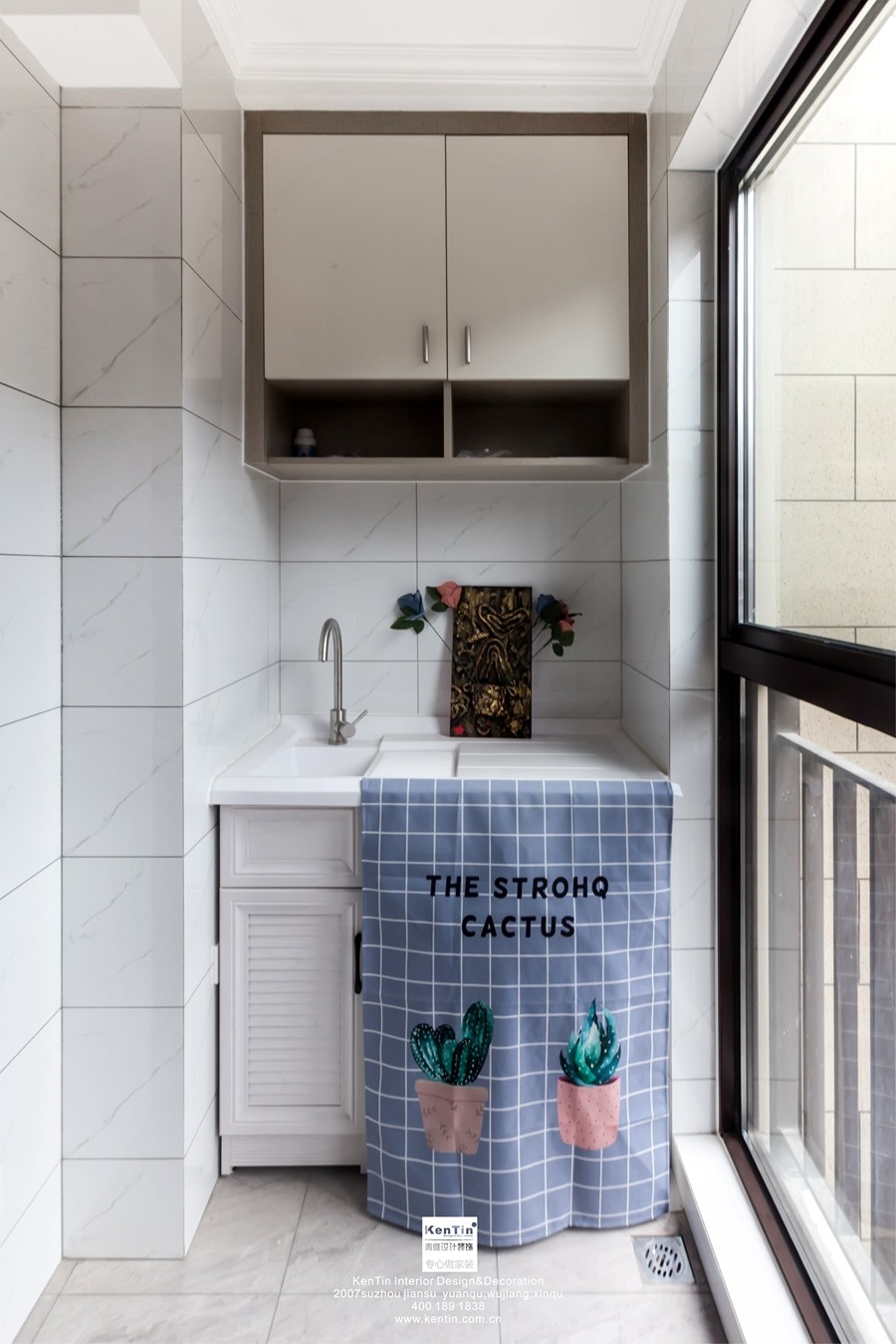 江南華府現(xiàn)代風(fēng)格三居室陽臺(tái)裝修實(shí)景案例