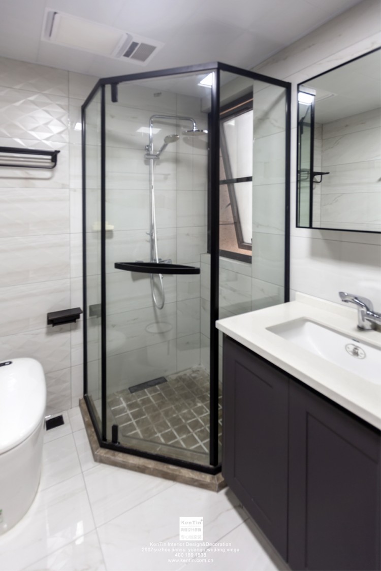 江南華府現(xiàn)代簡約風(fēng)格三居室衛(wèi)生間裝修實(shí)景案例