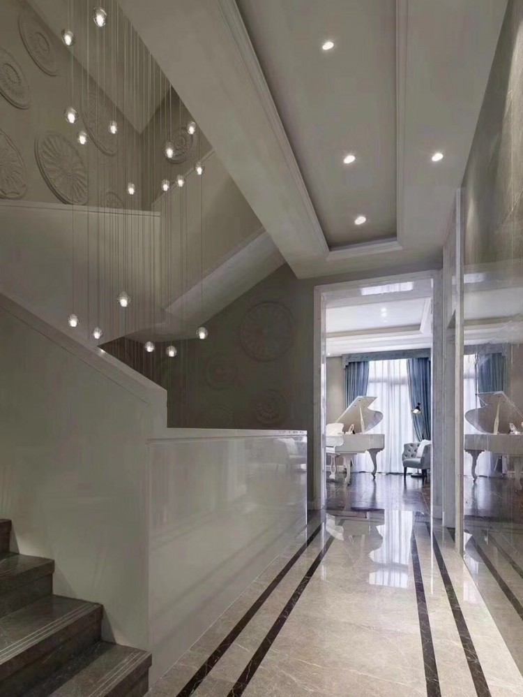 法式別墅樓梯裝修實(shí)景案例