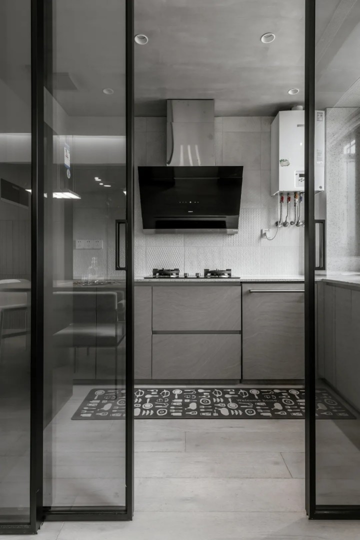 現(xiàn)代簡約風(fēng)格三居室廚房裝修效果圖