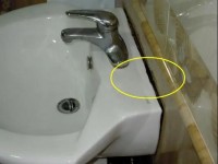 裝修快把玻璃膠丟掉！發(fā)黑長(zhǎng)霉太難看，用塑鋼泥耐臟又安全