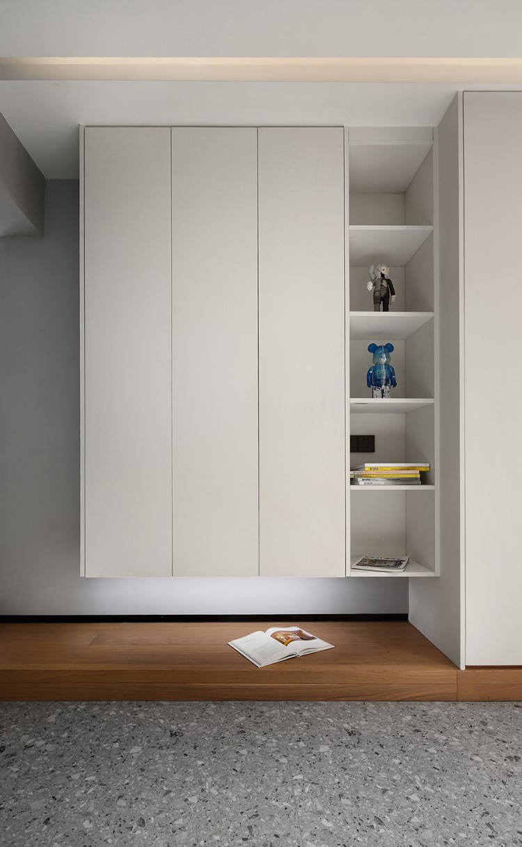 現(xiàn)代簡約風格四居室玄關(guān)裝修效果圖