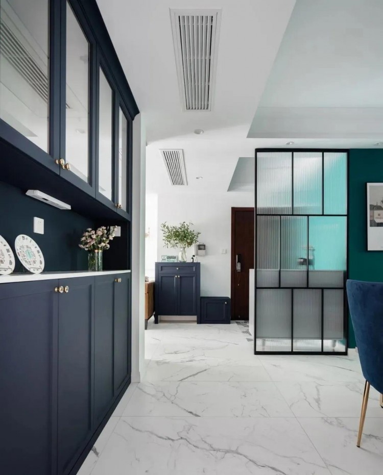 簡美混搭風格三居室玄關(guān)裝修效果圖