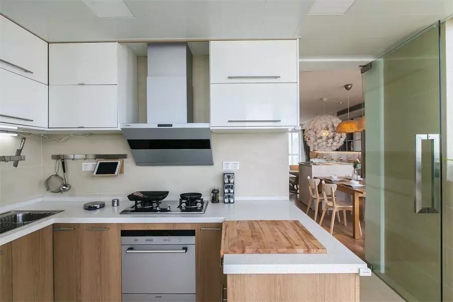 現(xiàn)代簡約風(fēng)格四居室廚房裝修效果圖