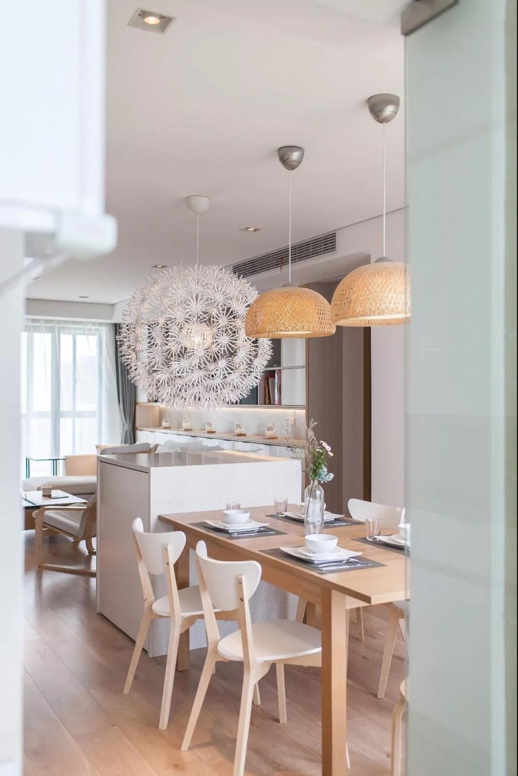 現(xiàn)代簡(jiǎn)約風(fēng)格三居室餐廳裝修效果圖