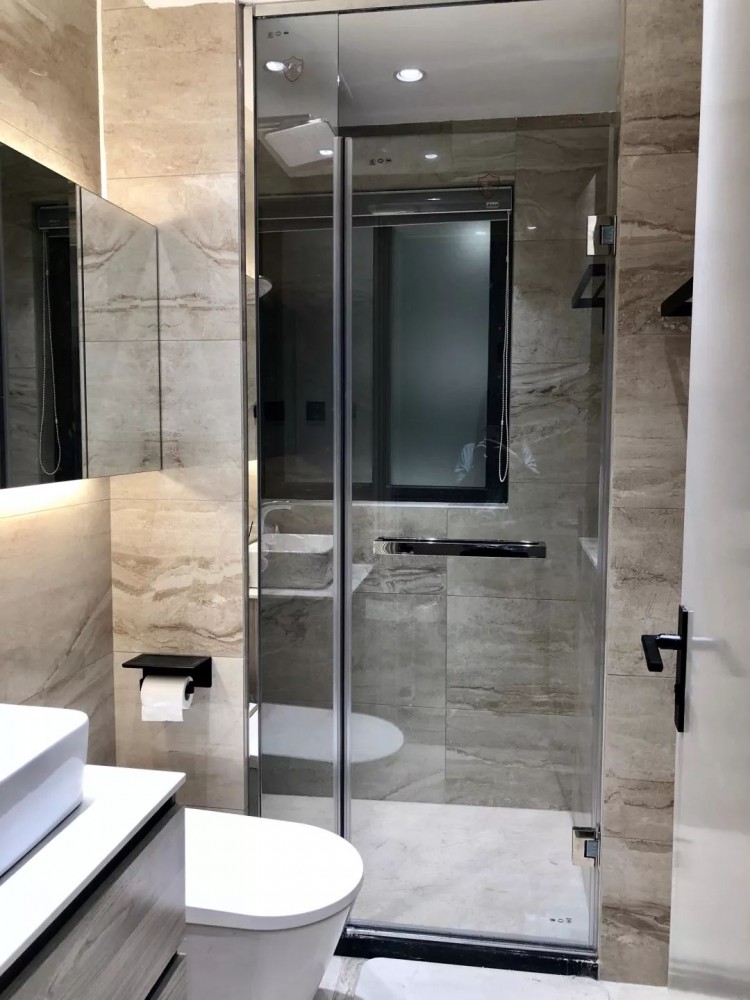 輕奢風(fēng)格三居室衛(wèi)生間裝修效果圖