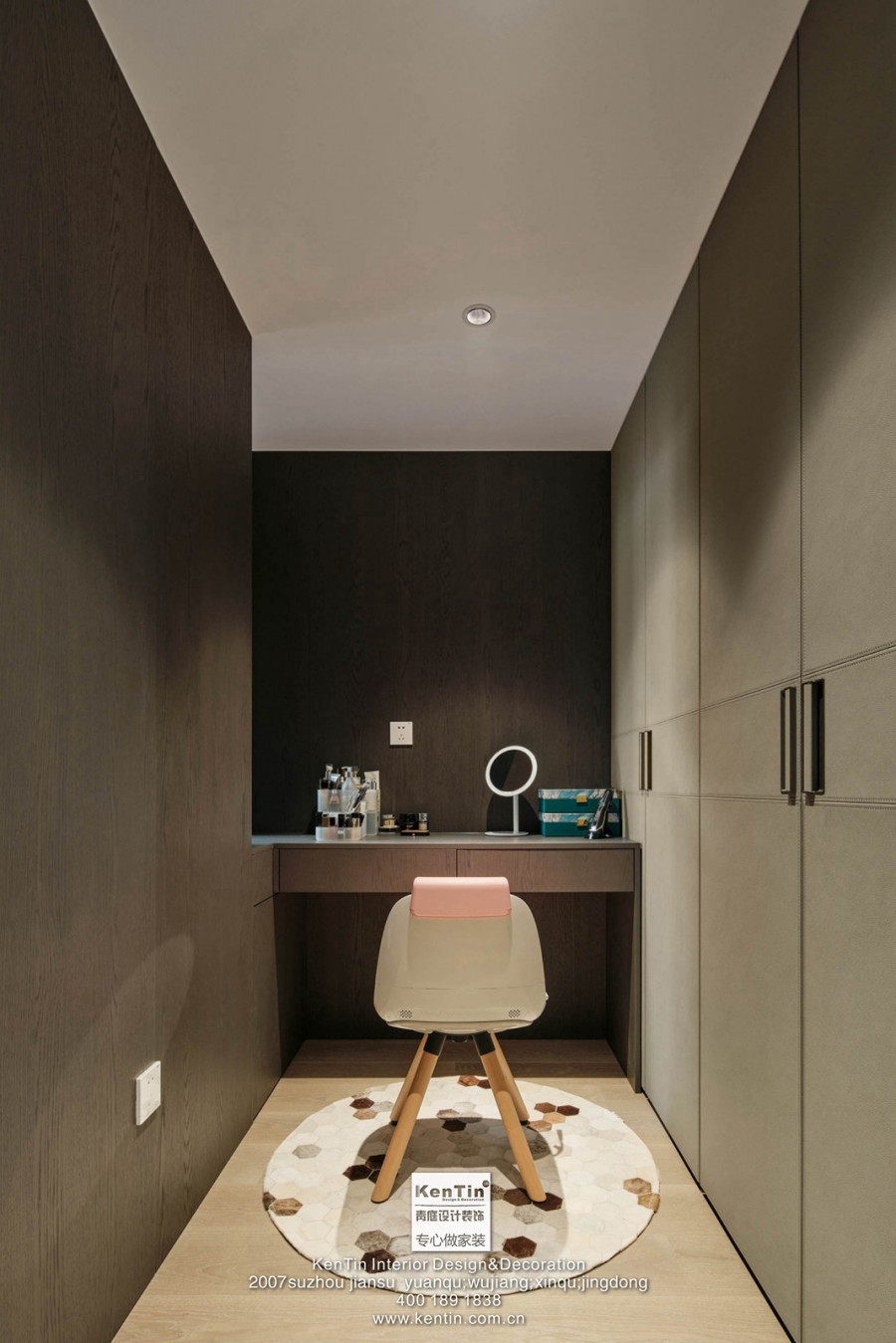 龍湖熙上現(xiàn)代簡約風格別墅衣帽間裝修實景圖