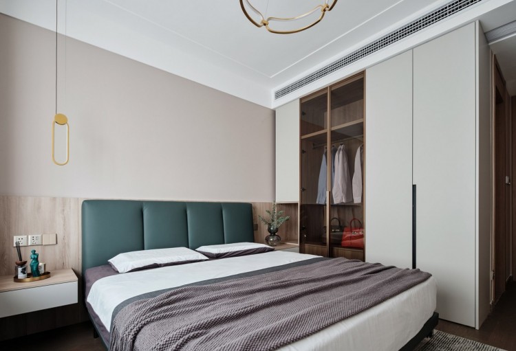 簡約輕奢風(fēng)格三居室臥室裝修效果圖