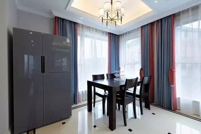 簡美復(fù)式風(fēng)格四居室餐廳裝修效果圖