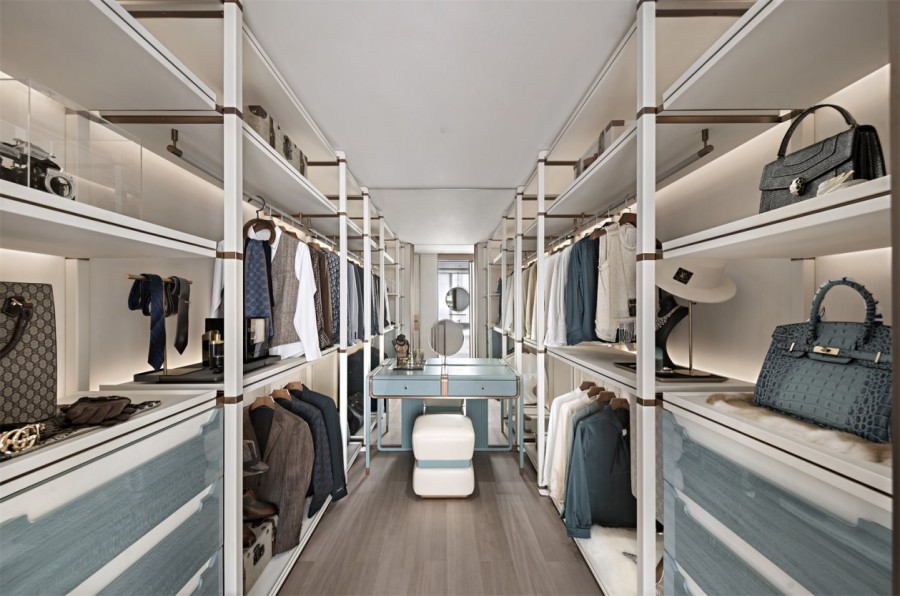 現(xiàn)代風格四居室衣帽間裝修效果圖