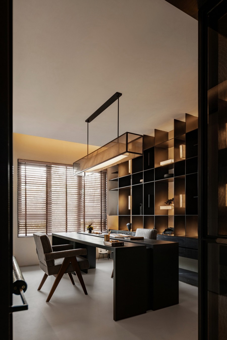 現(xiàn)代風格別墅書房裝修效果圖