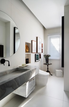 現代風格湖居別墅衛(wèi)生間裝修效果圖