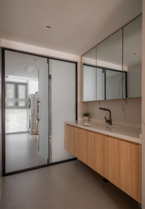 現代風格三居室衛(wèi)生間裝修效果圖