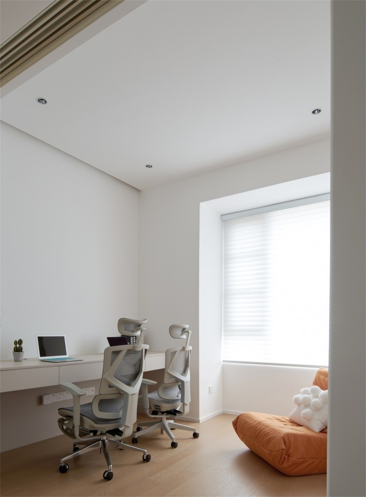 現(xiàn)代簡(jiǎn)約風(fēng)格三居室書(shū)房裝修效果圖