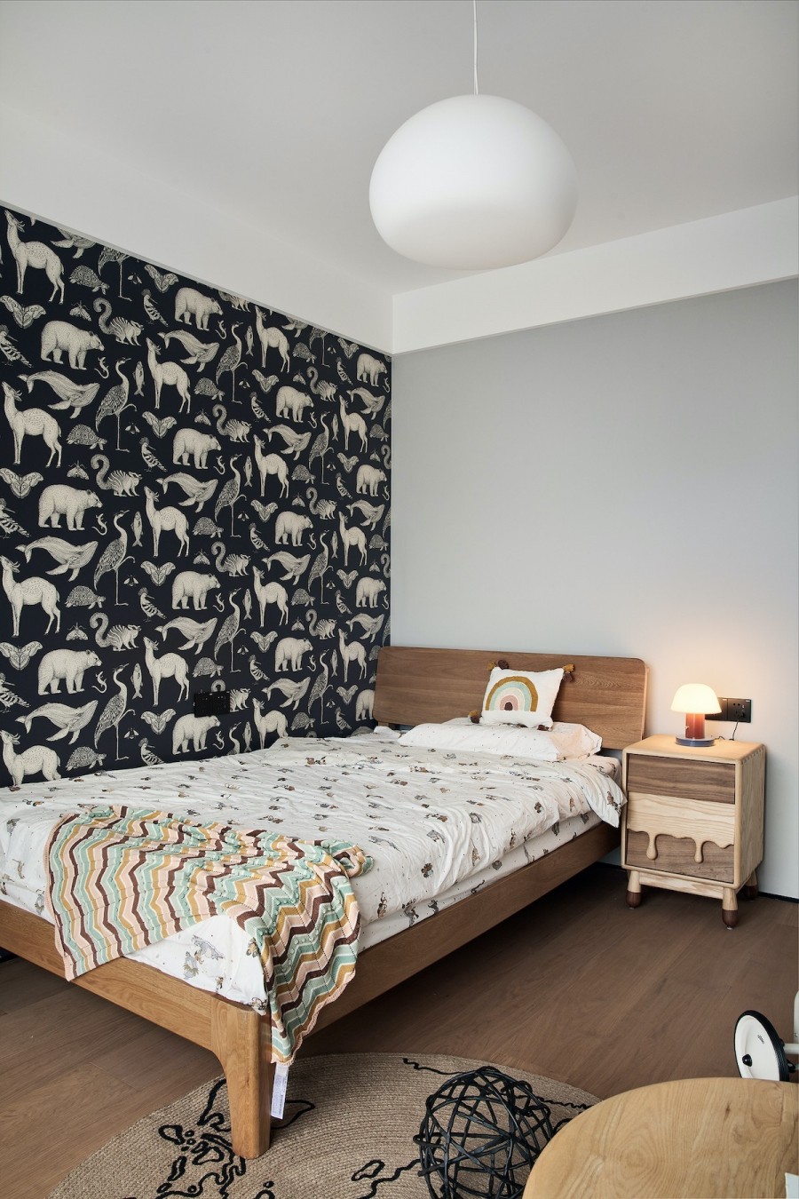 現(xiàn)代簡約風格三居室臥室裝修效果圖