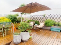 露臺(tái)選瓷磚還是防腐木 后者顏值高舒適性更好！