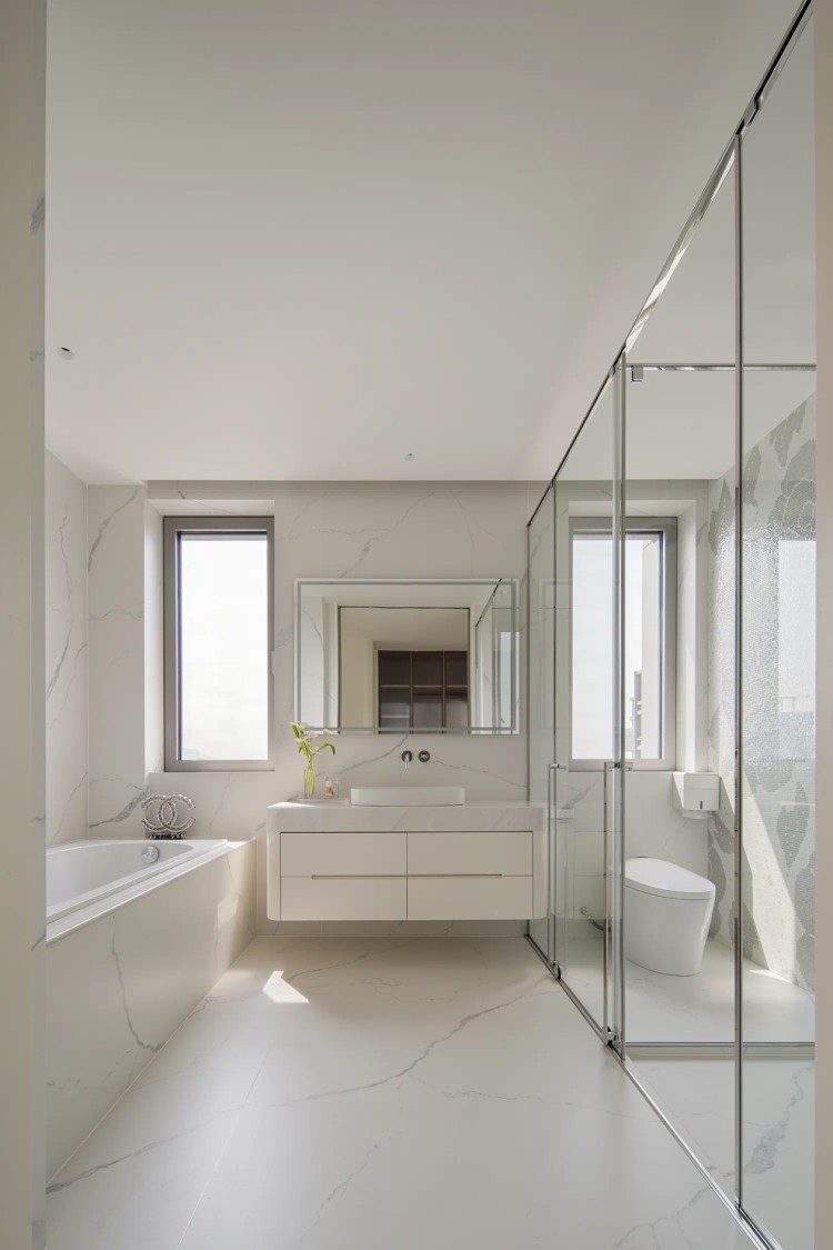 現(xiàn)代簡約復(fù)式風格衛(wèi)生間裝修效果圖