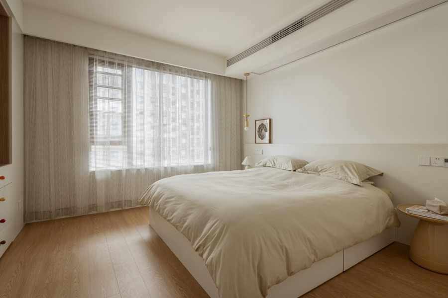 現(xiàn)代簡約風格三居室臥室裝修效果圖