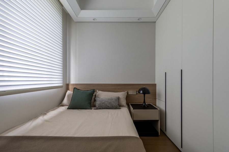 現(xiàn)代簡約風格四居室臥室裝修效果圖