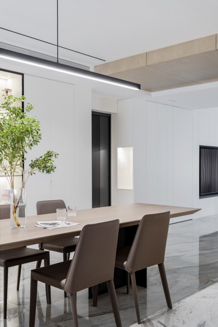 現(xiàn)代簡約風格四居室餐廳裝修效果圖