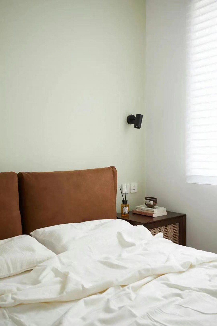 現(xiàn)代簡約三居室裝修次臥效果圖