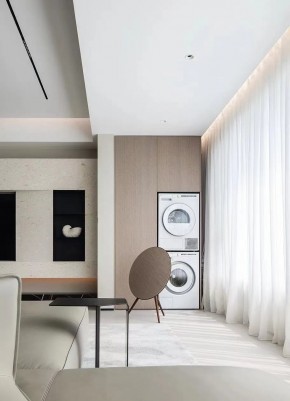 現(xiàn)代意式三居室陽臺(tái)裝修效果圖