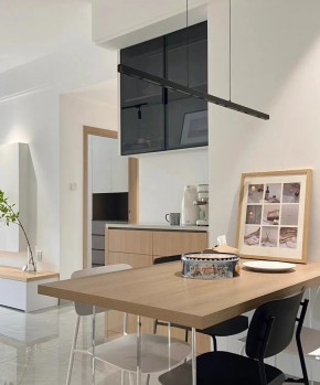 現(xiàn)代簡約原木風兩居室餐廳裝修效果圖