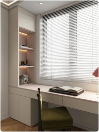 靠窗做書(shū)桌，臥室多出一間書(shū)房