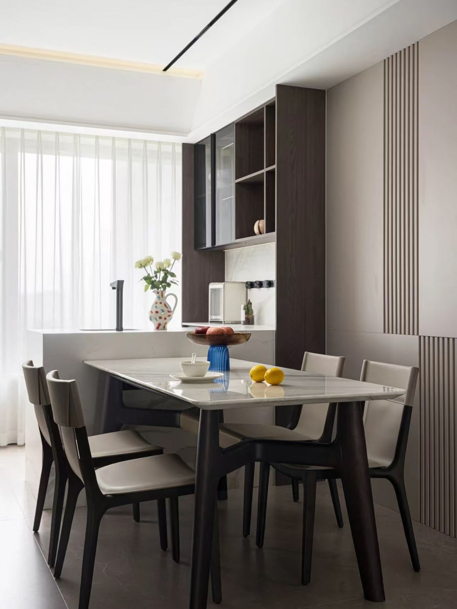 現(xiàn)代簡(jiǎn)約三居室餐廳裝修效果圖