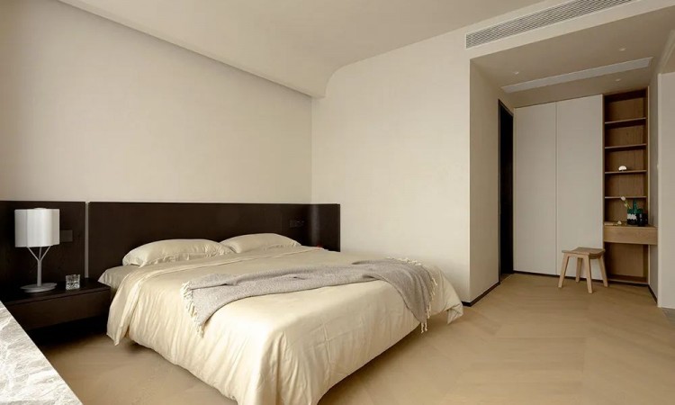 極簡原木風(fēng)三居室臥室1裝修效果圖_副本