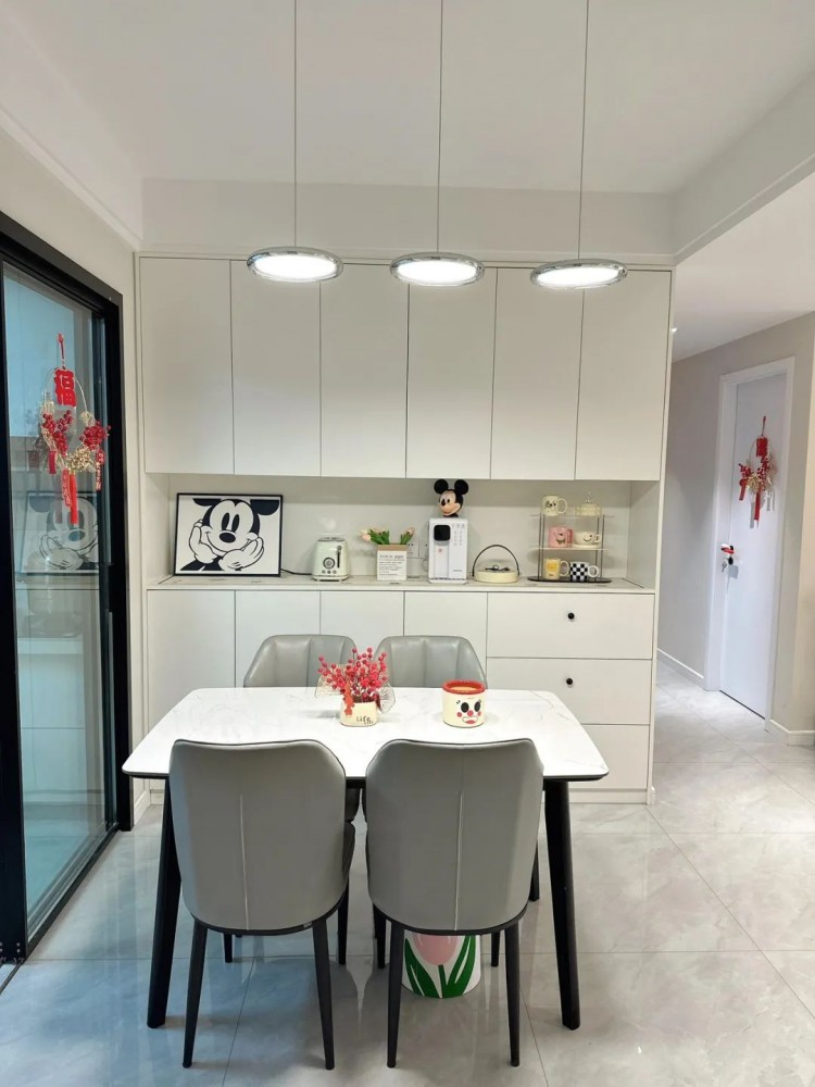 現(xiàn)代簡約兩居室餐廳裝修效果圖