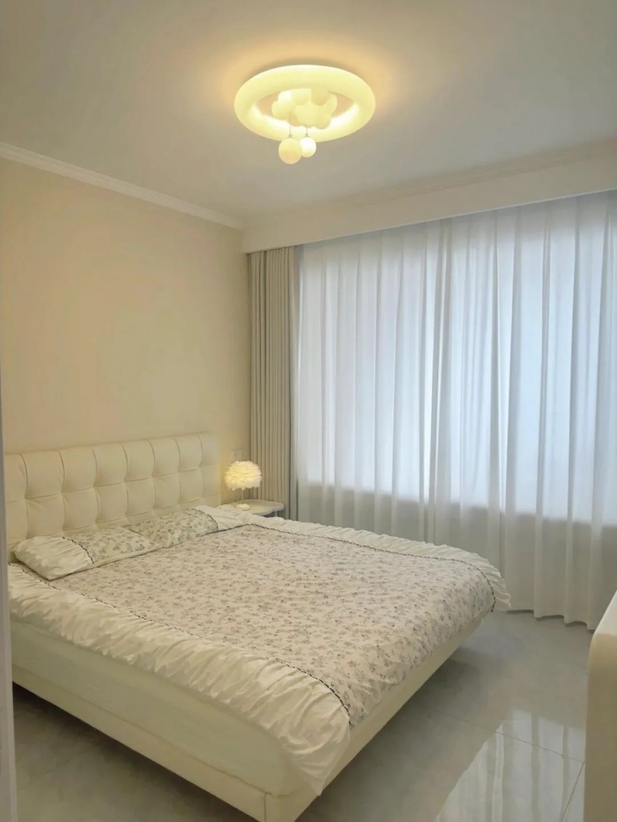 現(xiàn)代簡約兩居室臥室裝修效果圖