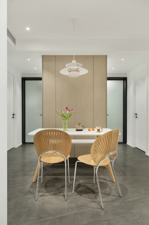 北歐原木風(fēng)三居室裝修餐廳效果圖