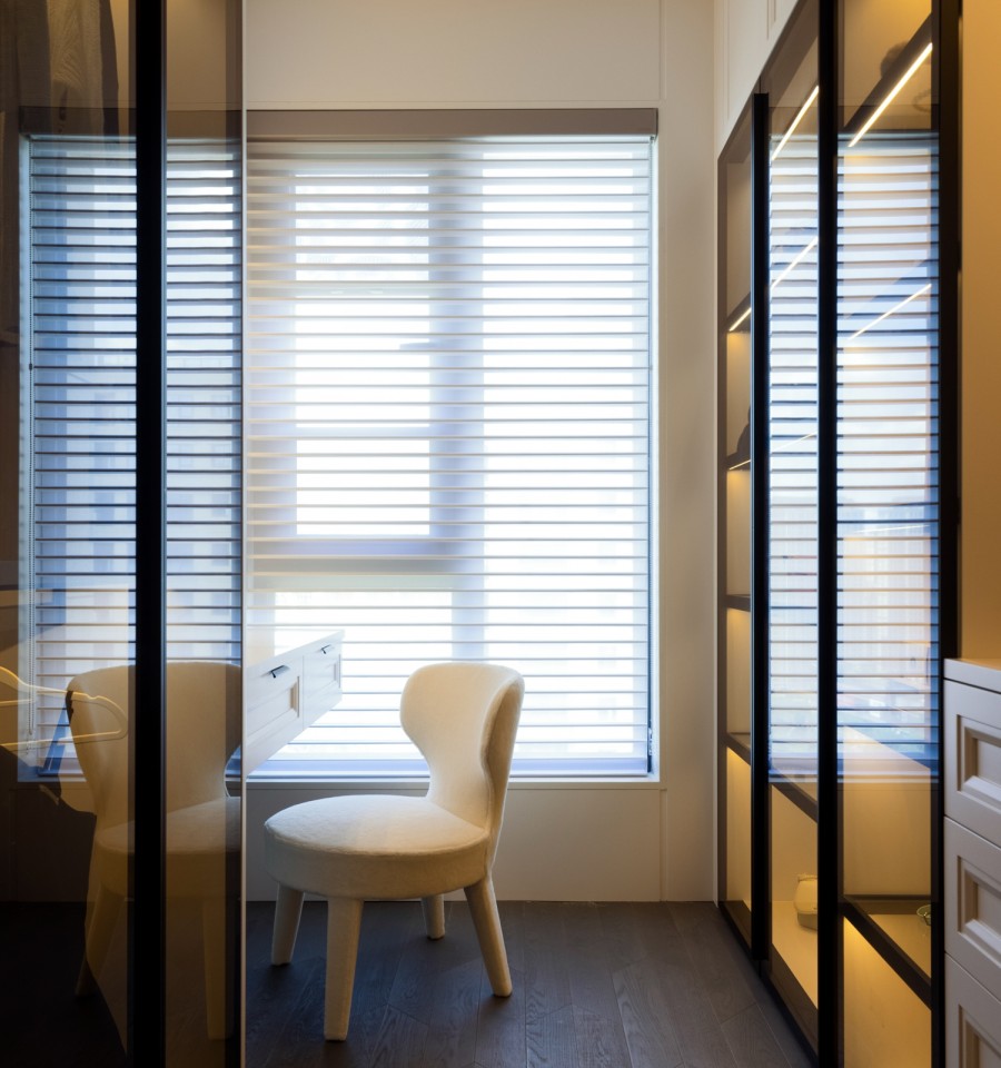 現(xiàn)代簡約三居室裝修衣帽間效果圖