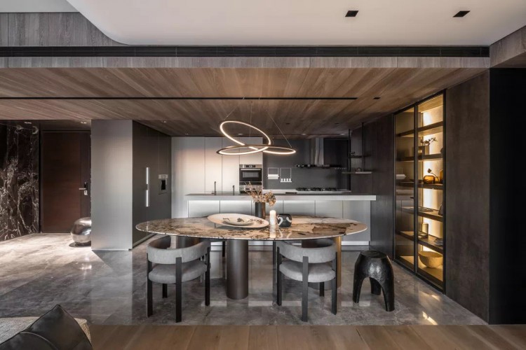 現(xiàn)代簡約大平層三居室餐廳裝修效果圖