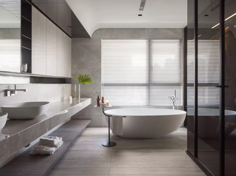 現(xiàn)代簡約大平層三居室衛(wèi)生間裝修效果圖