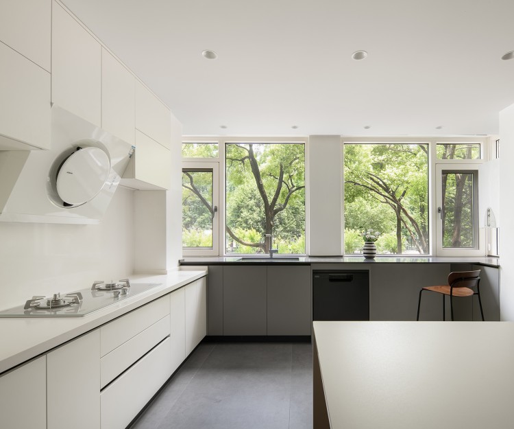 原木風(fēng)大平層廚房裝修效果圖