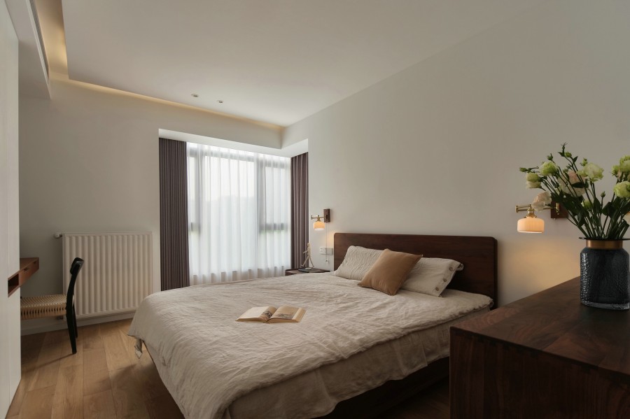 原木風(fēng)復(fù)試臥室裝修效果圖