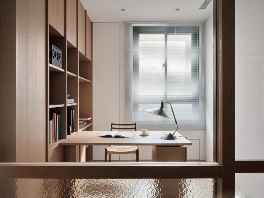 現(xiàn)代原木風(fēng)兩居室書(shū)房裝修效果圖