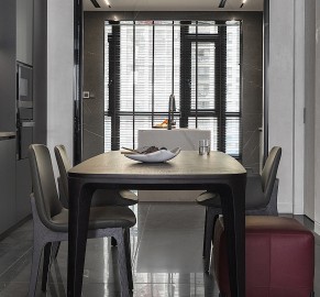 現(xiàn)代意式大平層餐廳裝修效果圖