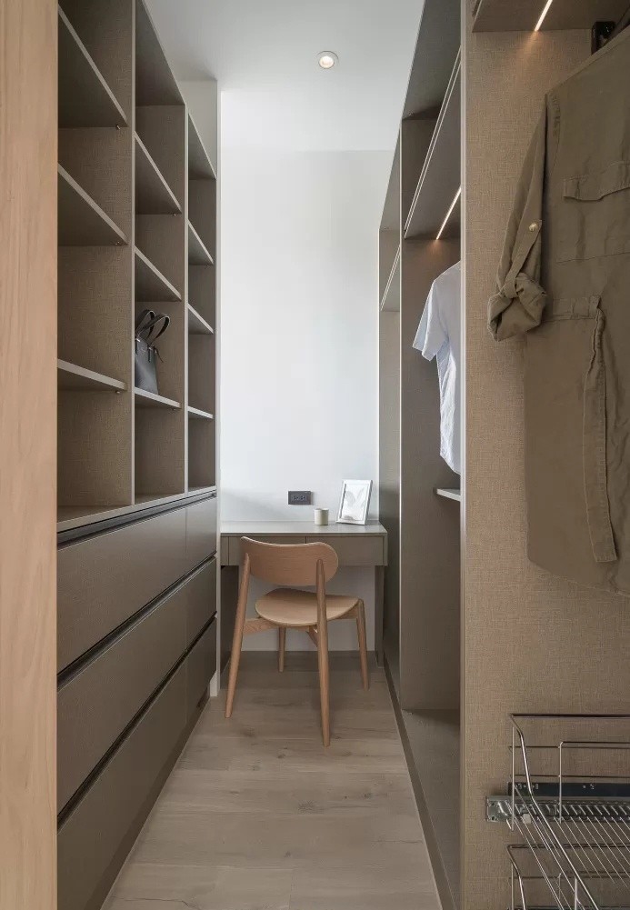 日式小戶型衣帽間裝修效果圖